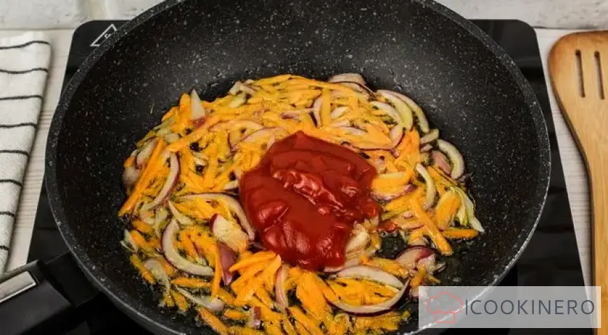 Georgian bean soup with vegetables and rice