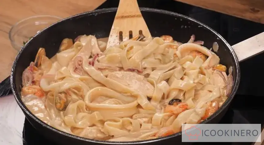 Fettuccine with seafood