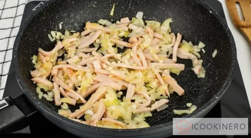 Pasta with pumpkin and ham