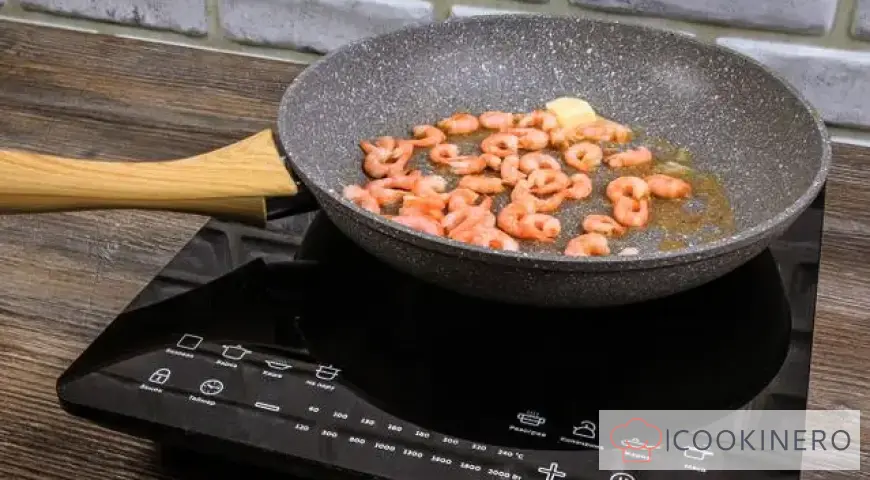 Risotto with shrimps and vegetables