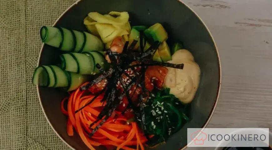 Poke con pollo teriyaki