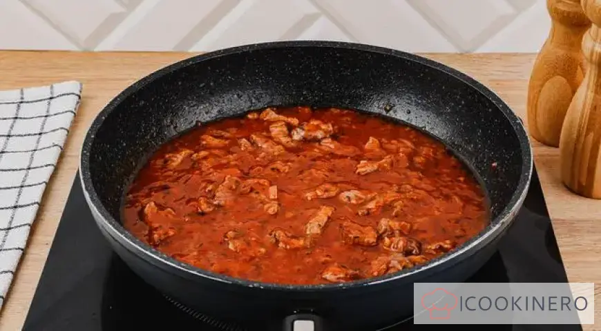 Beef with tomato paste