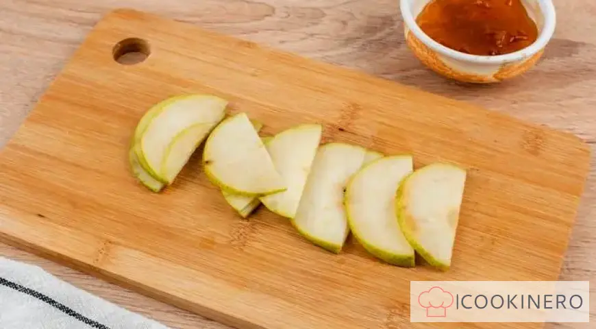 Pear and Kiwi Sandwich