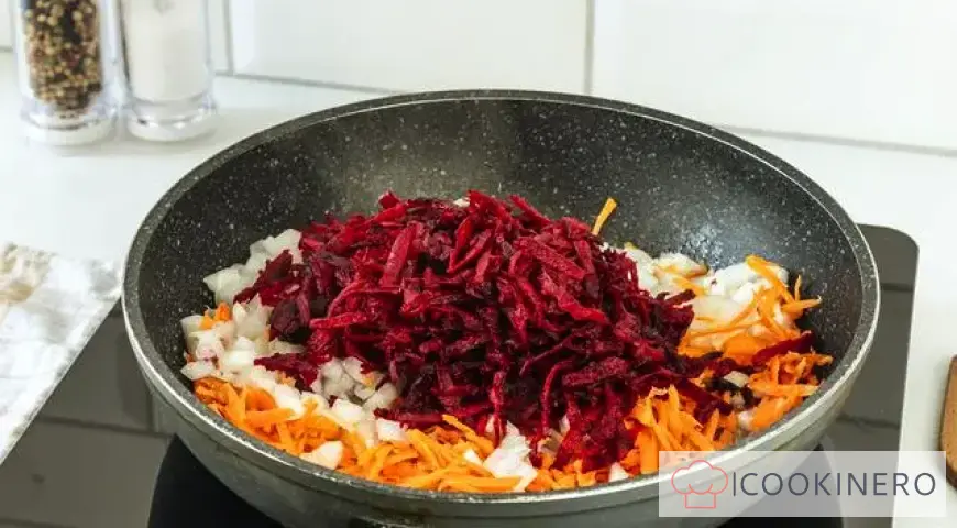Beetroot soup with chicken