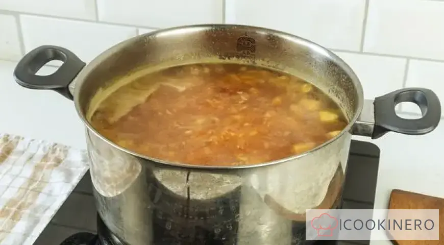 Beetroot soup with chicken