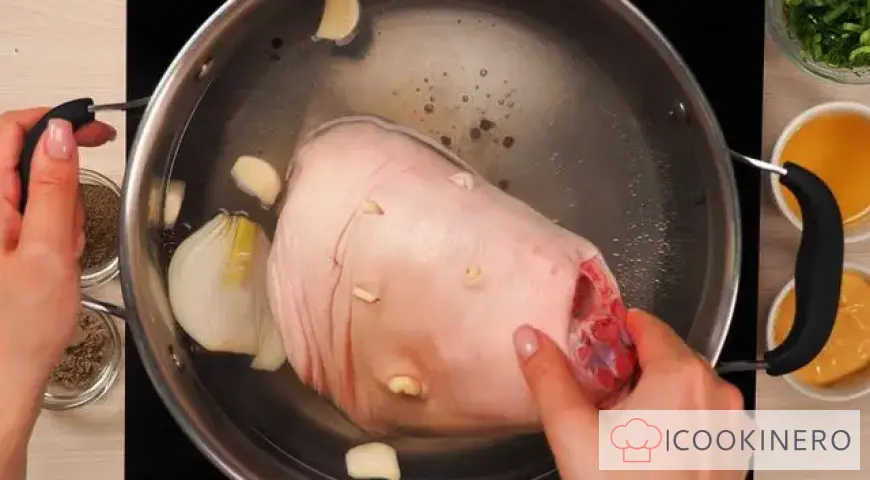 Boiled knuckle in the oven
