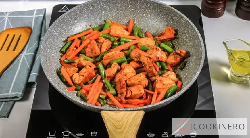 Chicken with beans in soy sauce