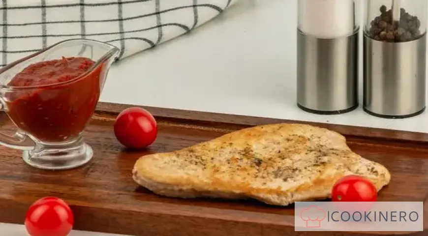 Turkey with tomato sauce