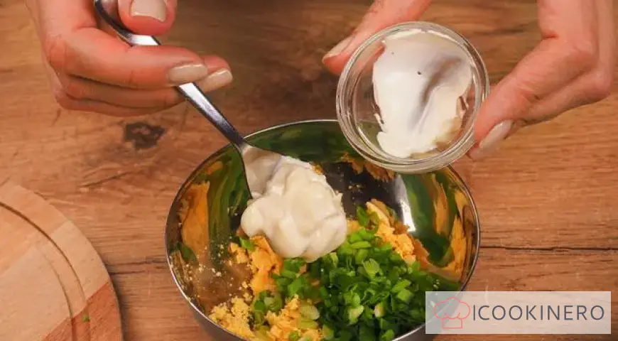 Eggs stuffed with green onions