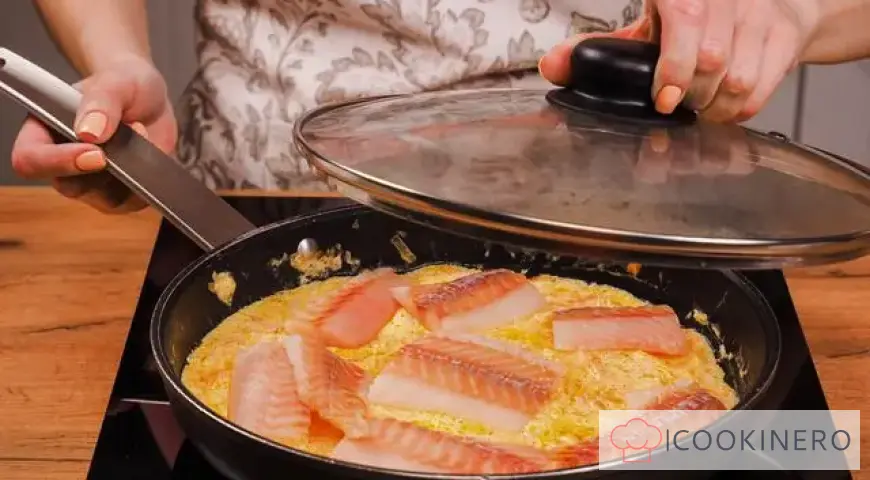 Pollock fillet in sour cream