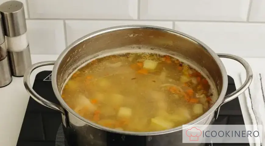 Pea soup with green peas