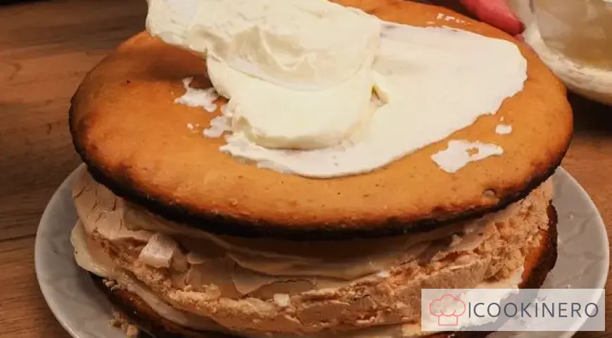 Sponge cake with meringue