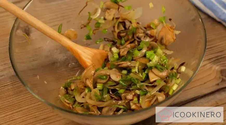 Simple Potato Pies with Mushrooms