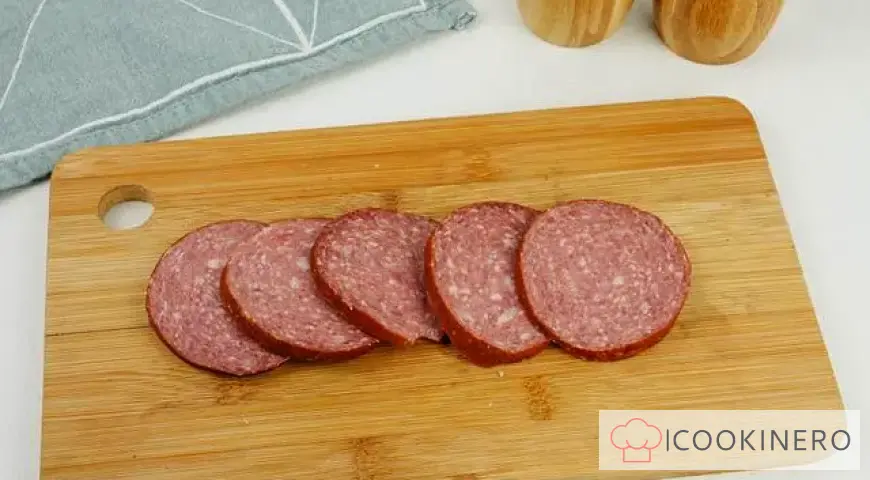 Croutons with sausage