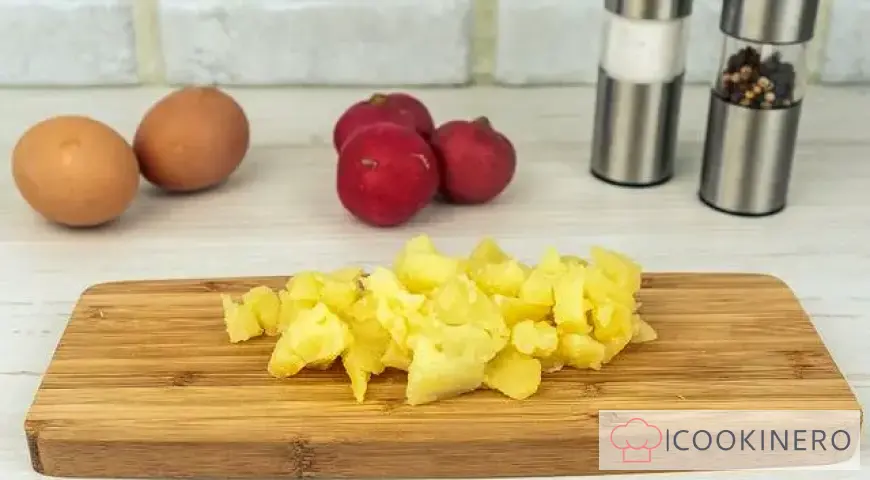 Okroshka with vinegar and water and chicken