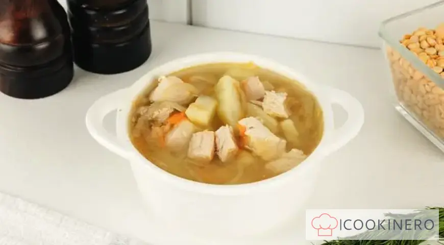 Zuppa di piselli con maiale