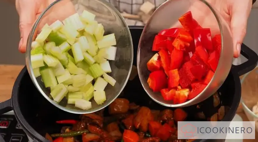 Lagman in einem Kessel