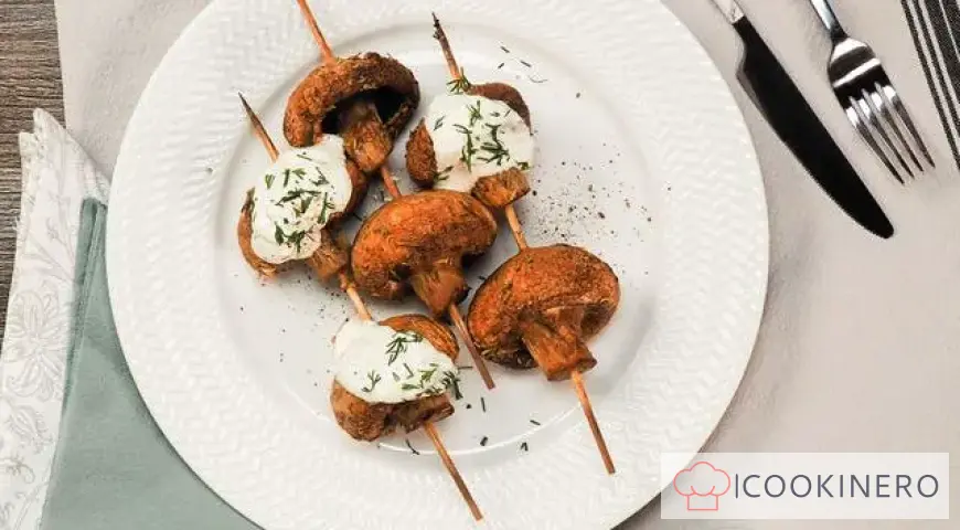 Funghi prataioli infilzati al forno