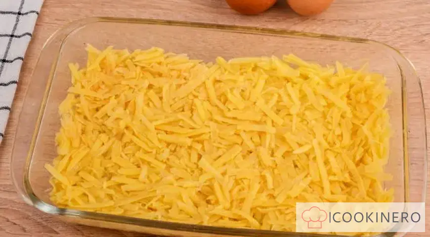 Potato casserole with chicken breast and cheese