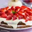 Puddingkuchen mit Erdbeeren