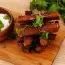 Crutones de pan negro caseros con ajo