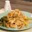 Patate fritte con funghi in scatola in padella