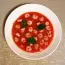 Aromatische Gazpacho mit Garnelen
