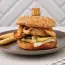 Panino con gamberi, avocado e baby corn