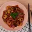 Noodles in salsa wok con gamberi tigre e funghi