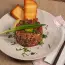 Tartare di manzo con cipolle e limone