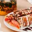 Tortitas de matorrales con crema de cuajada y mantequilla