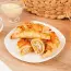 Croissants con leche condensada y coco rallado