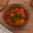 Sopa de salchichas y fideos