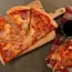 Pizza maison aux saucisses : recette avec vidéo