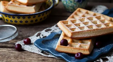 Waffles with applesauce