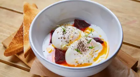 Benedict with yogurt and spicy butter