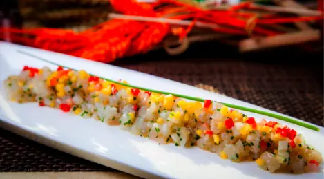 Dorado tartare with mango and strawberries