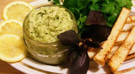 White bean dip with mint and hazelnuts
