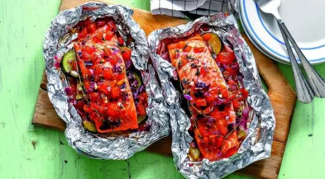 Lachs mit Gemüse in Folie