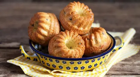 Vanilla cupcakes with chocolate