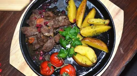 Roast reindeer with lingonberries