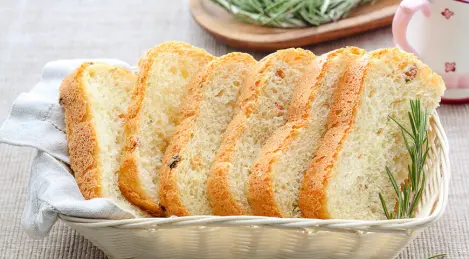 Pane con uvetta e rosmarino