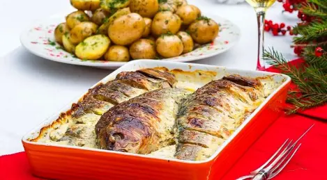 Carp in sour cream, baked in the oven