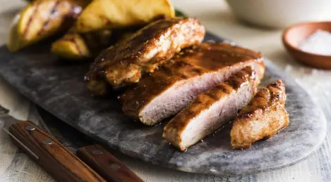 Braciole di maiale con mele