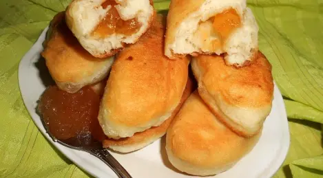 Empanadas fritas con mermelada