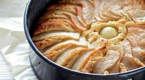 Cake with pears and grappa