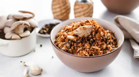 Buckwheat porridge with mushrooms and fried garlic