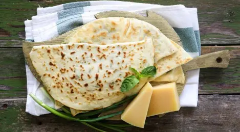 Cheese cakes with herbs, on kefir