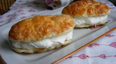 Puff strips with cream