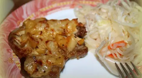 Schweinekoteletts mit Äpfeln